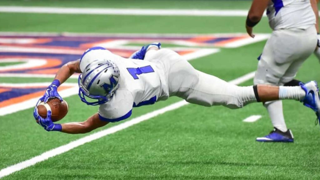 American Football Player Catching Ball Sport MSN