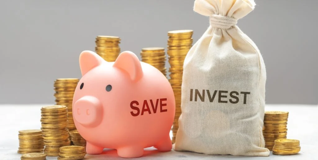 Why Someone Earning $50K/Year Can Be Richer Than Someone Earning $200K/Year Through the Power of Saving piggy bank and bag for investments