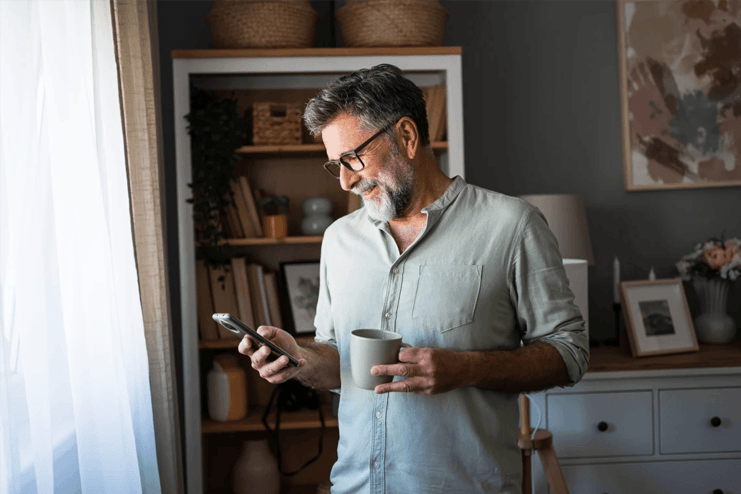 Best Money Management Apps for Cash Flow Reporting in 2026 Man using mobile