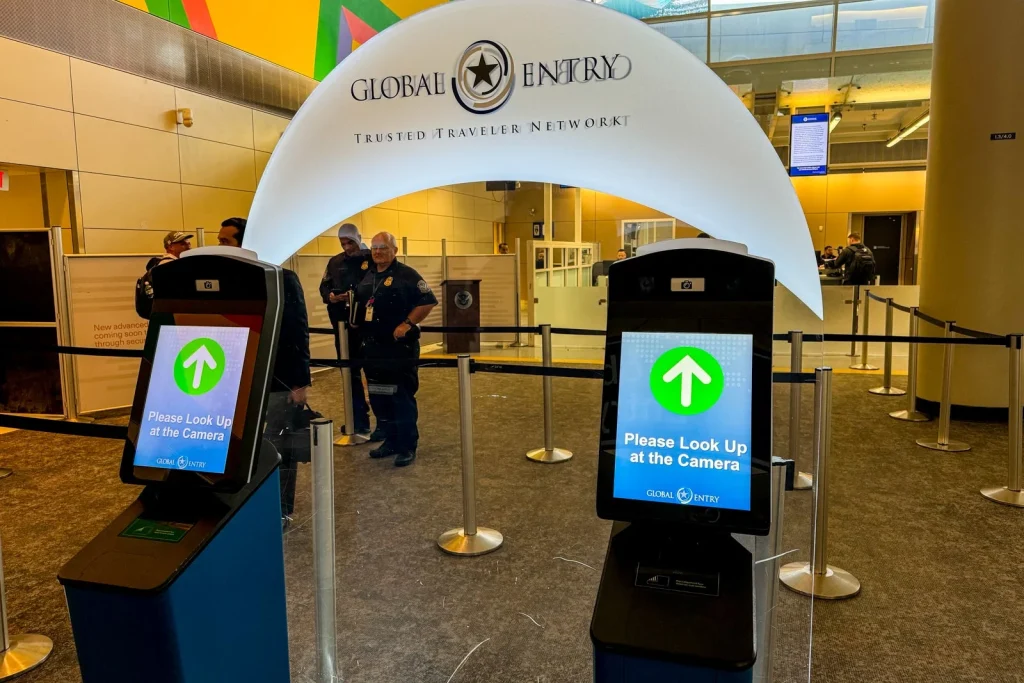 Global Entry will resume Wednesday, Trump administration says Global Entry will resume Wednesday, Trump administration says