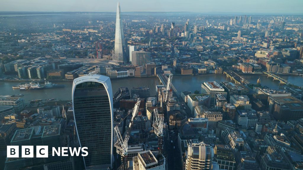 Nearly 4m Londoners below income level for decent living standard Nearly 4m Londoners below income level for decent living standard