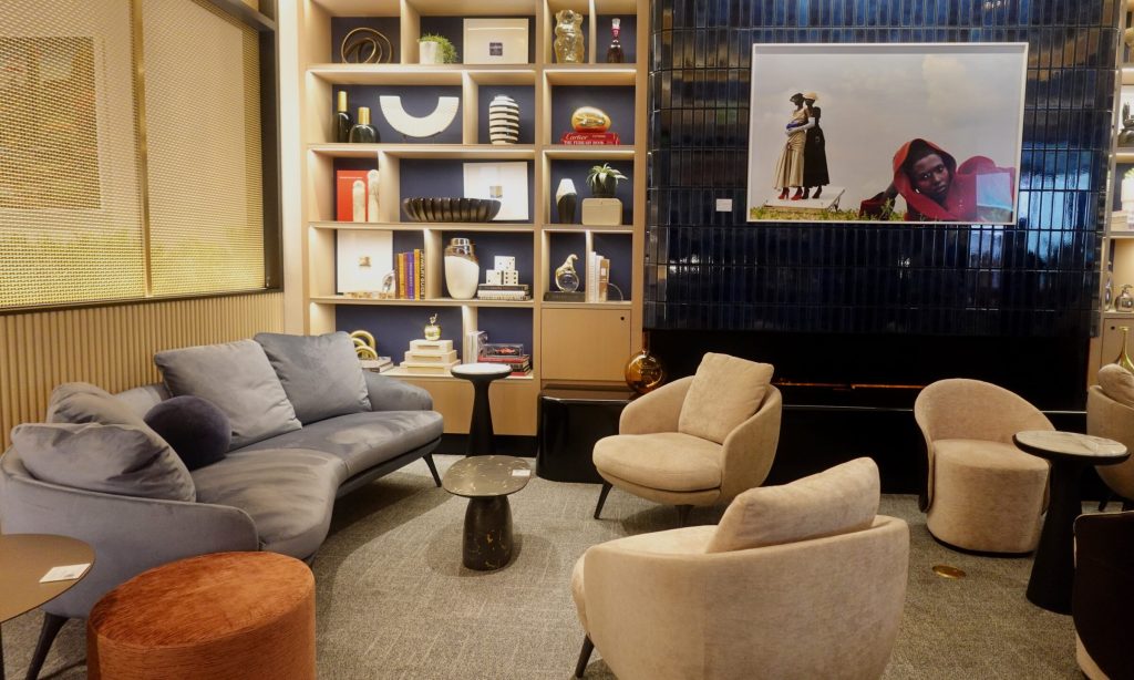 The Best Credit Cards for Lounge Access with Guests The Best Credit Cards for Lounge Access with Guests