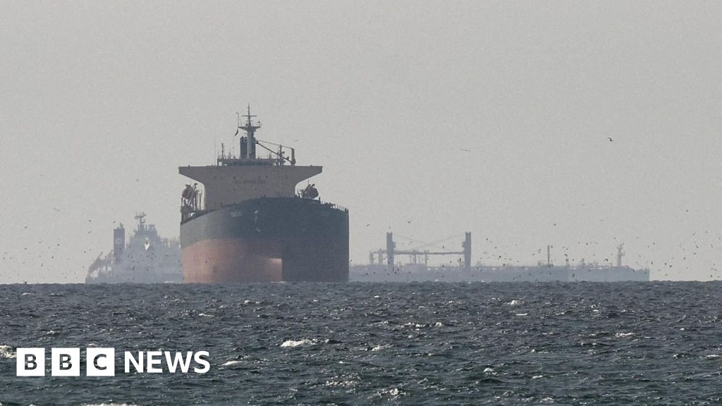 Trump urges UK and other nations to send warships to Strait of Hormuz Trump urges UK and other nations to send warships to Strait of Hormuz