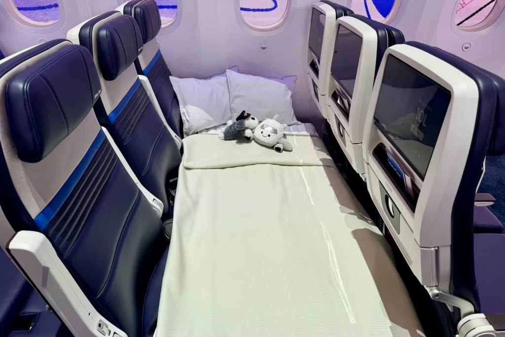 United to introduce economy seats that turn into ‘couches’ in 2027 Summer Hull
