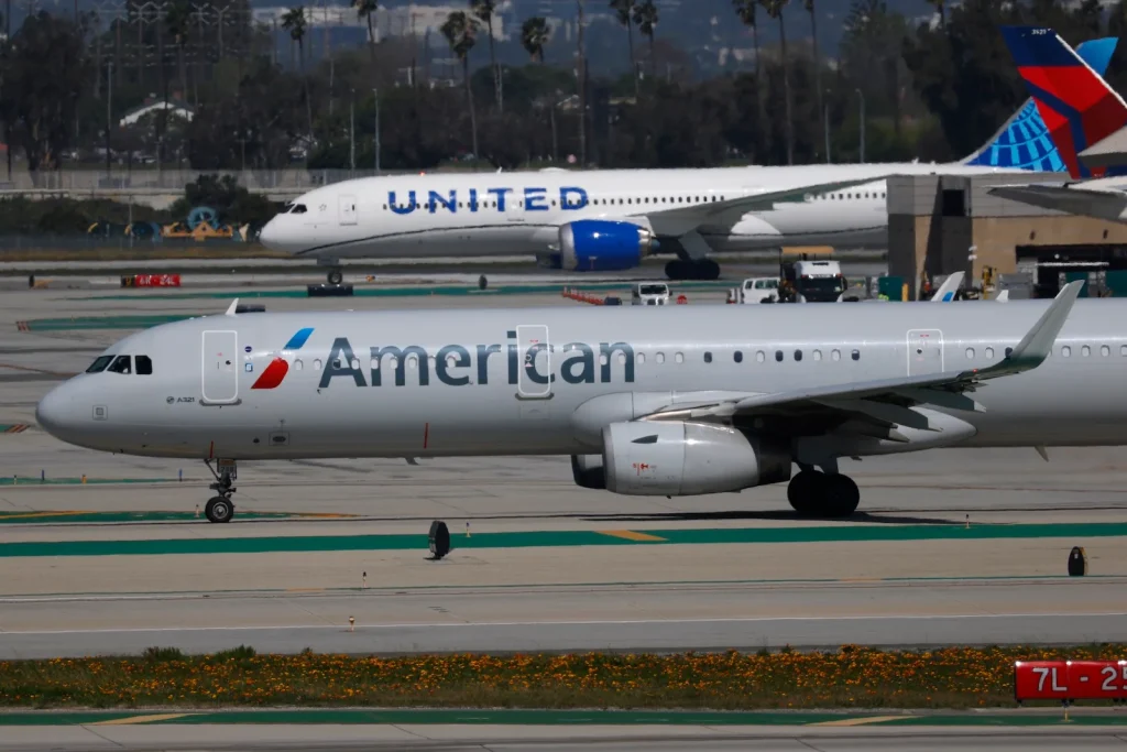 American-United merger fades, but airline deal talk heats up