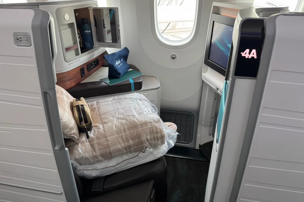 Alaska Airlines plots premium economy, luxe Seattle lounge Alaska Airlines plots premium economy, luxe Seattle lounge