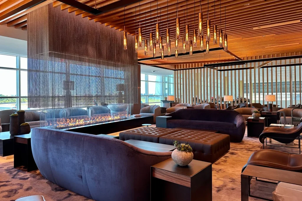 How to access American Airlines Admirals Club lounges How to access American Airlines Admirals Club lounges