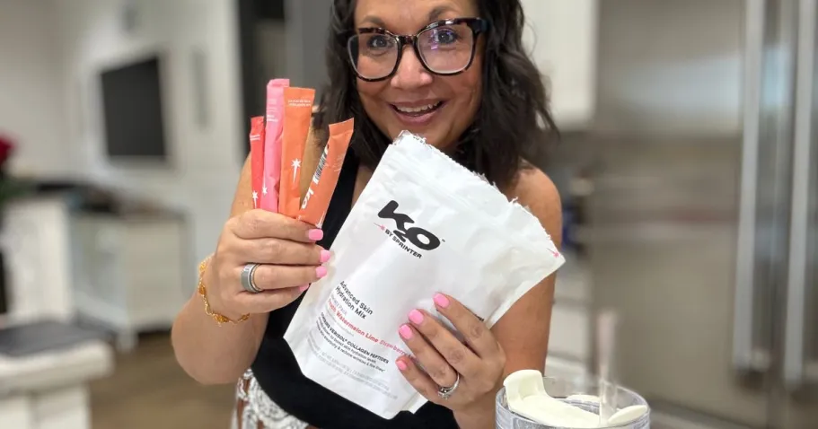 *NEW* k2o by Kylie Jenner Collagen Hydration Mix 20-Pack (Exclusive Amazon Discount!) Woman holding a packet of K20 Hydration Packets in one hand and four indivdiual drink sticks in the other