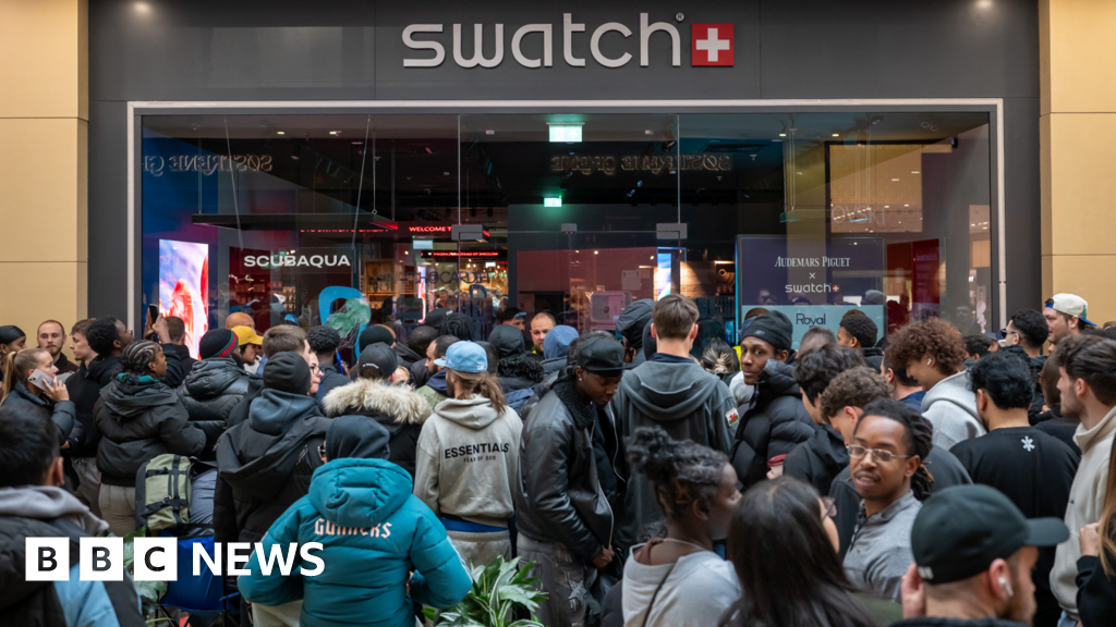 Swatch stores close for second day after crowds Swatch stores close for second day after crowds