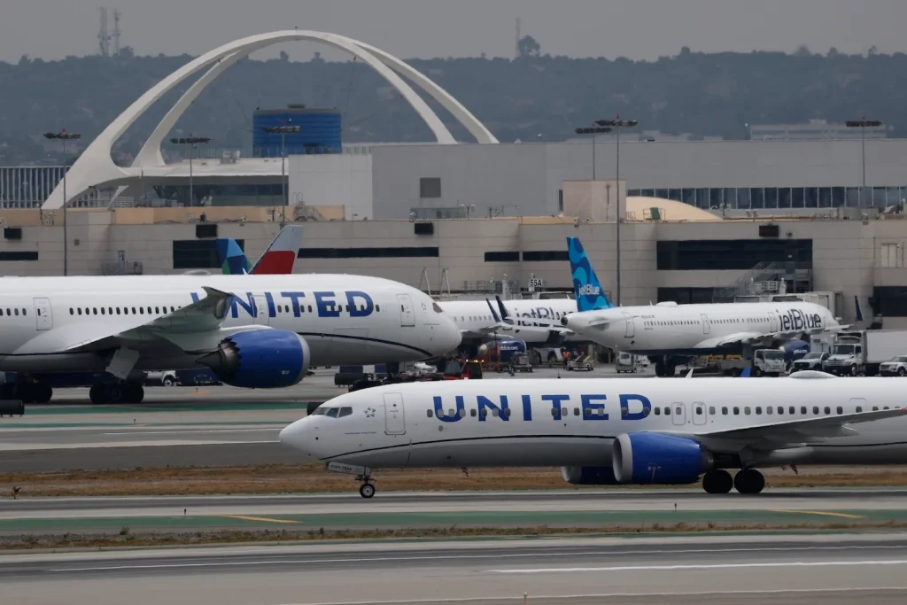 United Airlines rules out 'idiotic' JetBlue merger talk