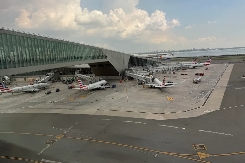 LaGuardia operator objects to Spirit’s landing rights sale LaGuardia operator objects to Spirit's landing rights sale